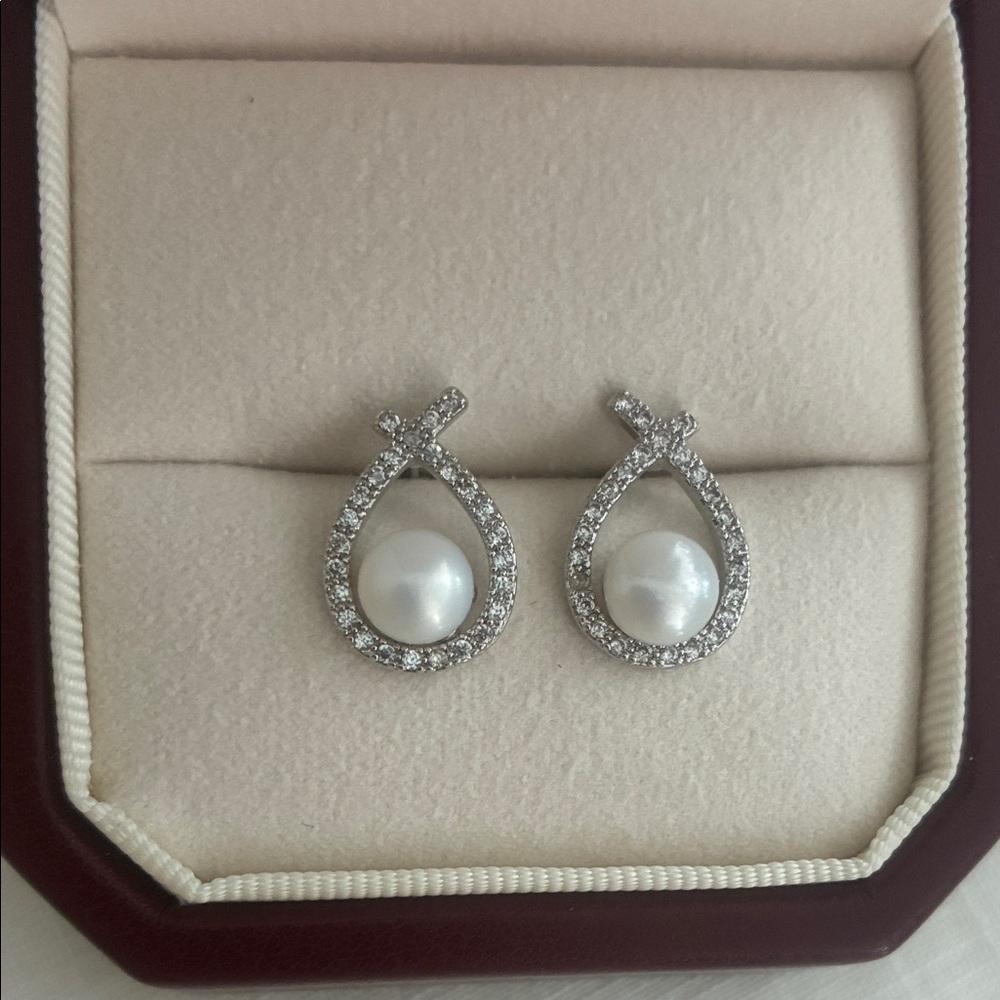 Silver Pearl Teardrop Earrings